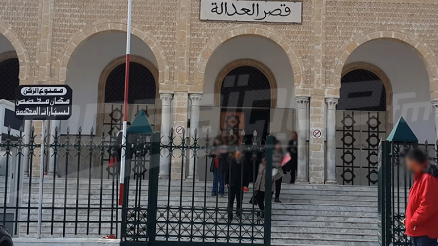 لأول مرّة في المحاكم التونسية: السماح لأم بمعانقة ابنها الموقوف لأول مرّة في المحاكم التونسية: السماح لأم بمعانقة ابنها الموقوف