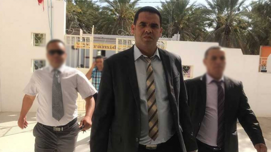 رئيس الجمهورية يعفي والي قفصة من مهامه رئيس الجمهورية يعفي والي قفصة من مهامه