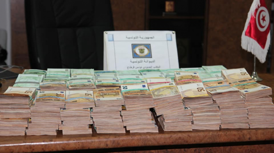 114 مليون دينار قيمة المبالغ من العملة الصعبة المحجوزة خلال ثلاث سنوات 114 مليون دينار قيمة المبالغ من العملة الصعبة المحجوزة خلال ثلاث سنوات