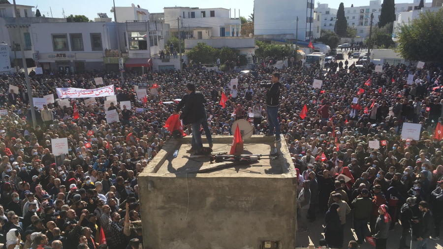 الشواشي: المحتجون سيدخلون في اعتصام إلى حين رفع الحواجز الأمنية الشواشي: المحتجون سيدخلون في اعتصام إلى حين رفع الحواجز الأمنية