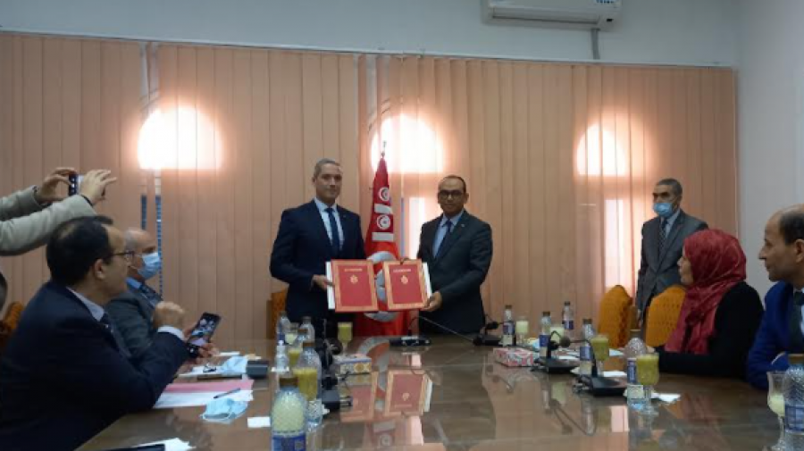 وزيرا الشؤون الدينية والسياحة يمضيان الوثيقة التوجيهية المنظمة للعمرة وزيرا الشؤون الدينية والسياحة يمضيان الوثيقة التوجيهية المنظمة للعمرة