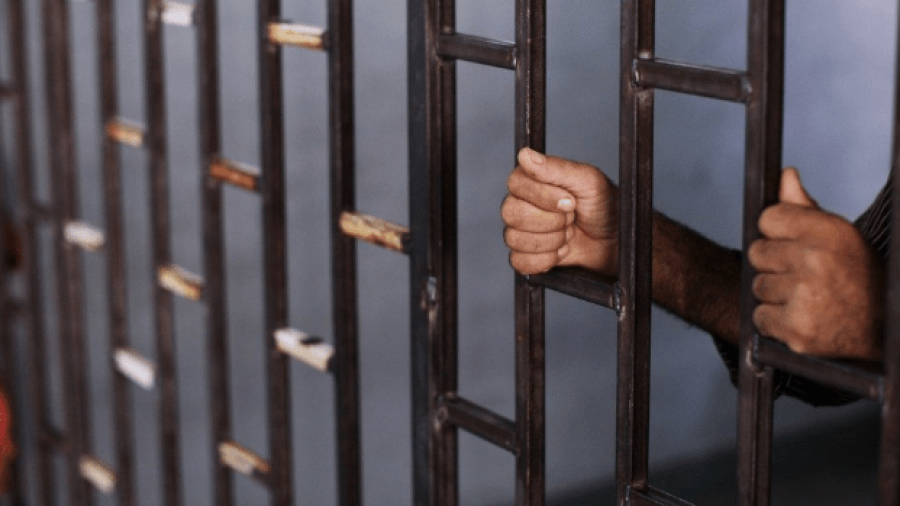 أربعة أشهر سجنا في حق نقابي أمني سابق بتهمة الإساءة للغير أربعة أشهر سجنا في حق نقابي أمني سابق بتهمة الإساءة للغير