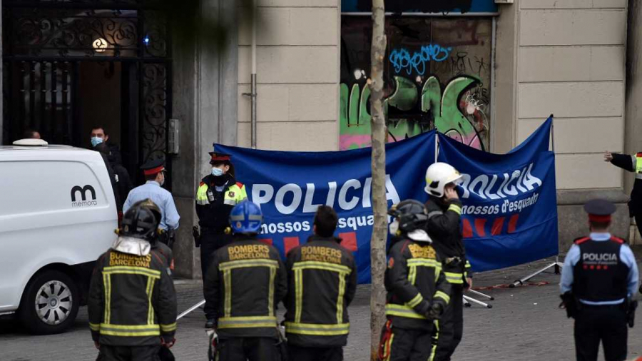 قتلى في حريق بمبنى مهجور وسط مدينة برشلونة قتلى في حريق بمبنى مهجور وسط مدينة برشلونة