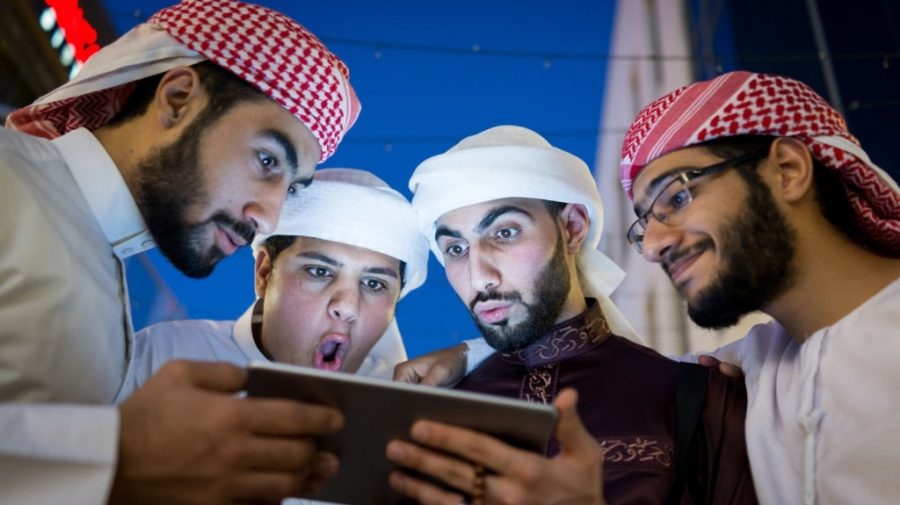 الإمارات تغيّر عطلة نهاية الأسبوع وتقلّص أيام العمل الإمارات تغيّر عطلة نهاية الأسبوع وتقلّص أيام العمل