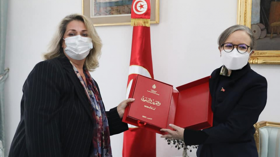 نجلاء بودن تتسلم التقرير السنوي لهيئة مراقبة المصاريف العمومية نجلاء بودن تتسلم التقرير السنوي لهيئة مراقبة المصاريف العمومية