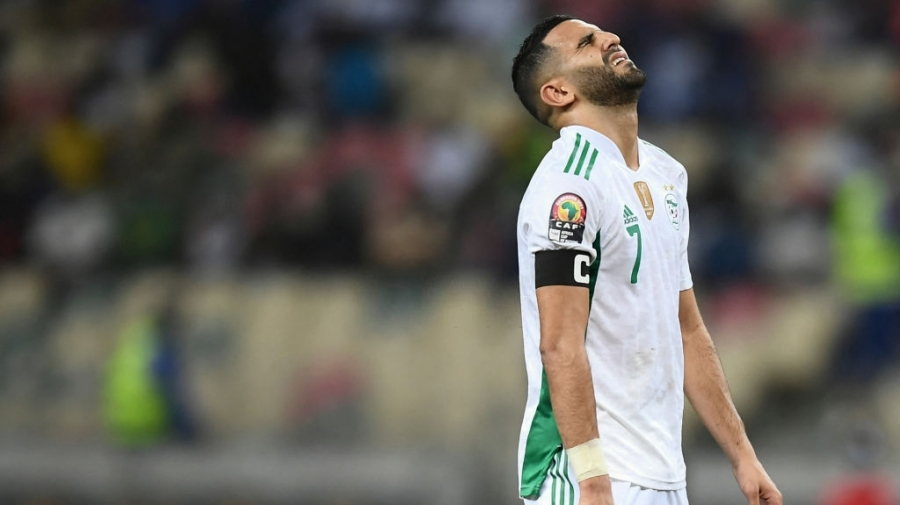 كان 2022: هزيمة صادمة للجزائر حاملة اللقب أمام غينيا الإستوائية الجزائر تنهزم أمام غينيا الإستوائية