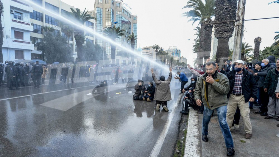 الخارجية الفرنسية تعتبر عنف الشرطة ضد الصحفيين في تونس غير مقبول الخارجية الفرنسية تعتبر عنف الشرطة ضد الصحفيين في تونس غير مقبول