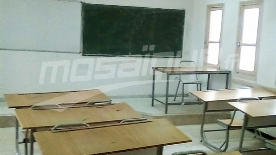 سبيبة: توقف الدروس بكل المؤسسات التربوية بسبب إعفاء مدير من مهامه! سبيبة: توقف الدروس بكل المؤسسات التربوية بسبب إعفاء مدير من مهامه!