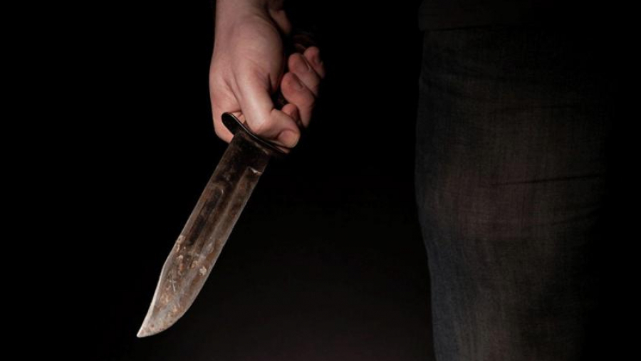 شاب يطعن أربعة ركاب على متن المترو شاب يطعن أربعة ركاب على متن المترو