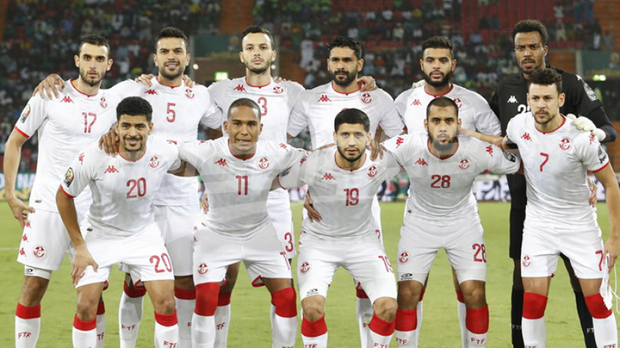 التشكيلة الأساسية للمنتخب الوطني في مواجهة بوركينا فاسو التشكيلة الأساسية للمنتخب الوطني في مواجهة بوركينا فاسو
