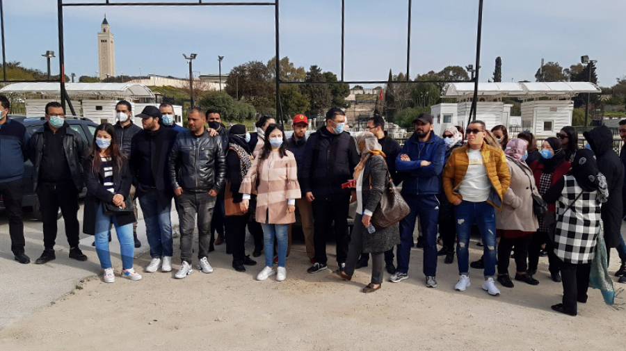 موظفو هيئة مكافحة الفساد يحتجّون موظفو هيئة مكافحة الفساد يحتجّون