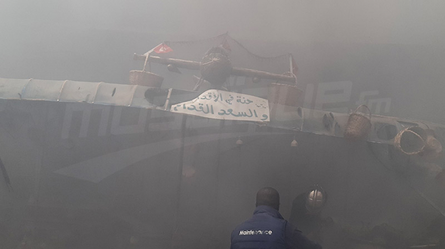 قابس: حريق في سوق الحنٌة قابس: حريق في سوق الحنٌة