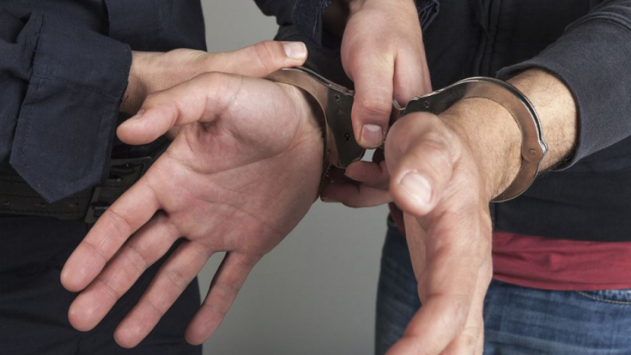 الجبل الأحمر: الإطاحة بعصابة ارتكبت 15 عملية سطو على محلات تجارية الجبل الأحمر: الاطاحة بعصابة ارتكبت 15 عملية سطو على محلات تجارية