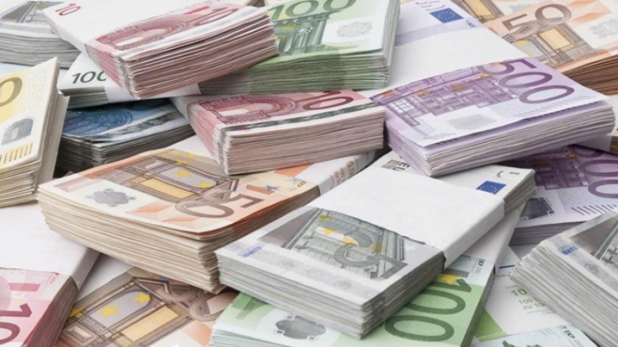سعيّد يوقّع اتفاقية قرض مع بنك التنمية الإفريقي بقيمة 103 ملايين أورو سعيّد يوقّع اتفاقية قرض مع بنك التنمية الإفريقي بقيمة 103 ملايين أوروق