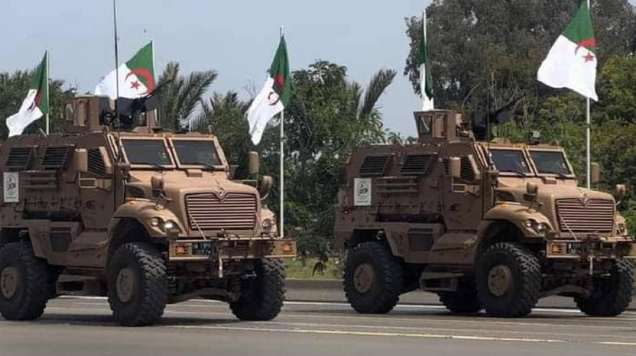تزامنا وستينية الاستقلال...الجزائر تنظم اكبر استعراض عسكري في تاريخها تزامنا وستينية الاستقلال...الجزائر تنظم اكبر استعراض عسكري في تاريخها