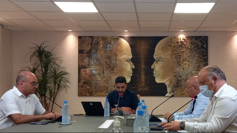 تنظيم حلقات نقاش لتوضيح النقاط الاقتصادية في مشروع الدستور تنظيم حلقات نقاش لتوضيح النقاط الاقتصادية في مشروع الدستور