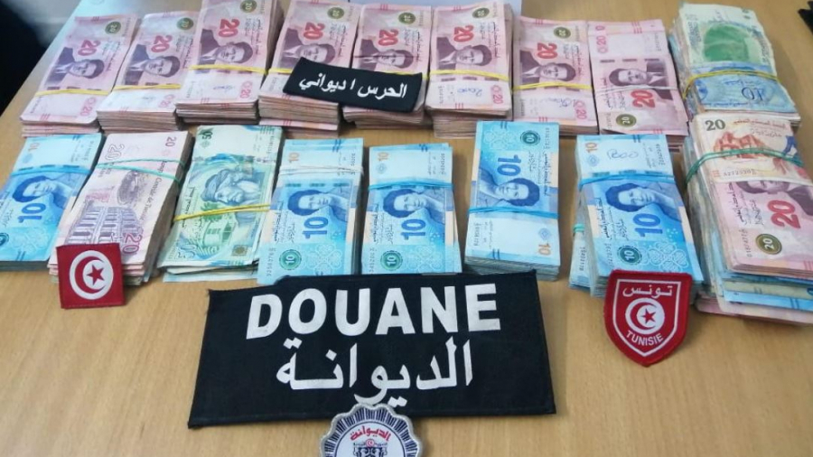 الحرس الديواني يحبط محاولة تهريب 136 ألف دينار الحرس الديواني يحبط محاولة تهريب 136 ألف دينار