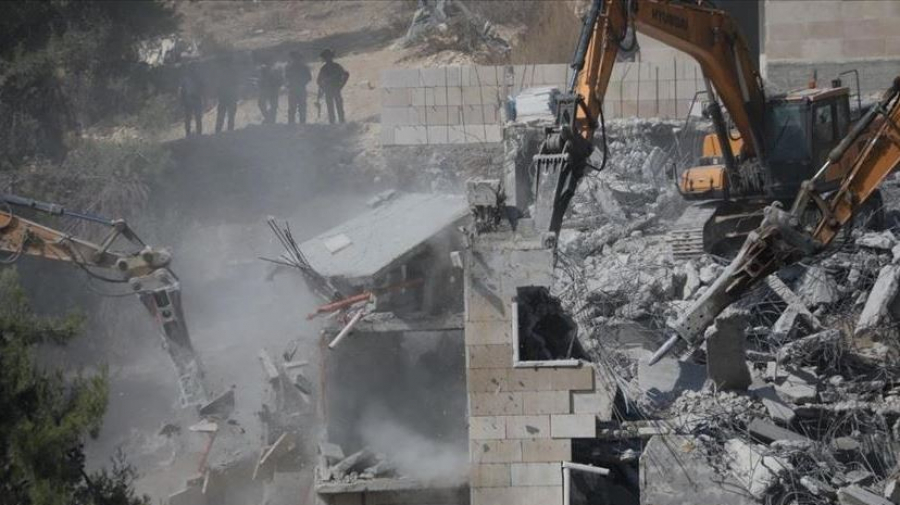 جيش الاحتلال يهدم مساكن ومنشآت فلسطينية جيش الاحتلال يهدم مساكن ومنشآت فلسطينية
