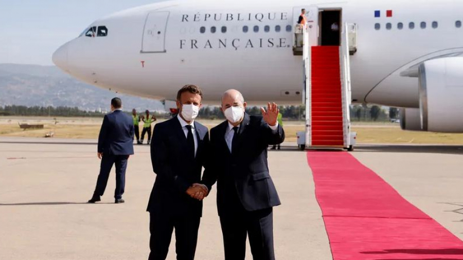 ماكرون يصل إلى الجزائر.. وتبّون في استقباله ماكرون يصل إلى الجزائر.. وتبّون في استقباله