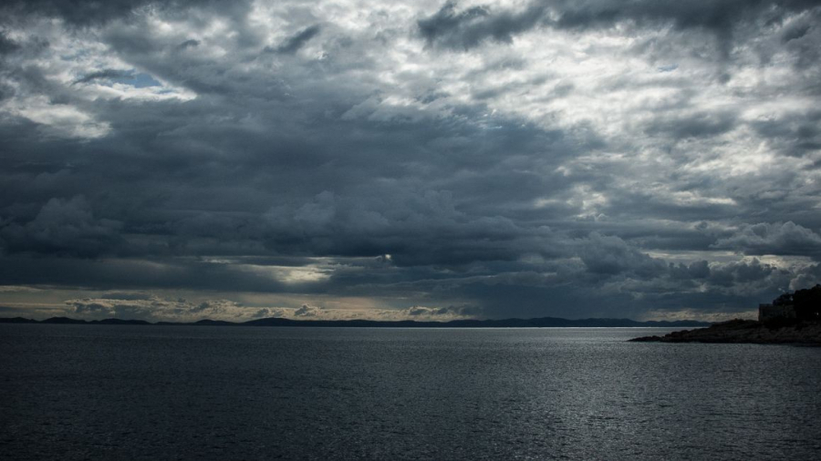 الإثنين.. سحب كثيفة وخلايا رعدية مصحوبة بأمطار الإثنين.. سحب كثيفة وخلايا رعدية مصحوبة بأمطار