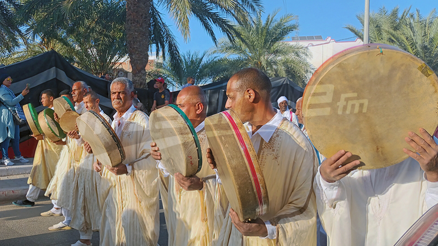 في افتتاح مهرجان روحانيات.. الموسيقى الصوفية تُطرب شوارع نفطة في افتتاح مهرجان روحانيات.. الموسيقى الصوفية تُطرب شوارع نفطة