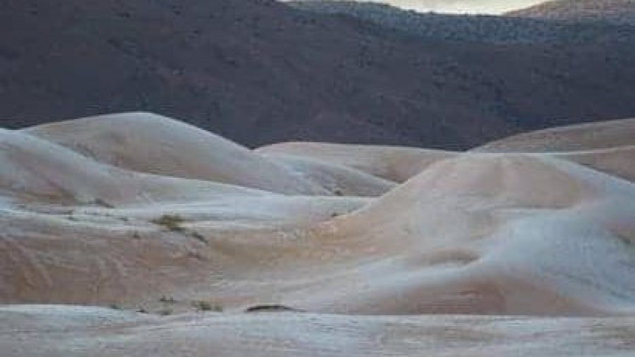 الثلوج تغطي الصحراء الجزائرية الثلوج تغطي الصحراء الجزائرية