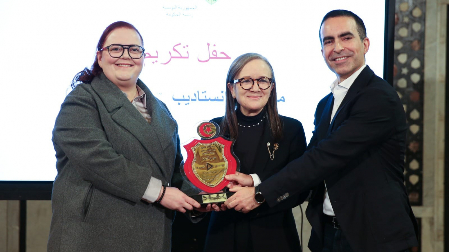 رئاسة الحكومة تكرّم صاحبيْ مؤسّسة ناشئة متخصّصة في الذكاء الإصطناعي رئاسة الحكومة تكرّم صاحبي مؤسّسة ناشئة متخصّصة في الذكاء الإصطناعي