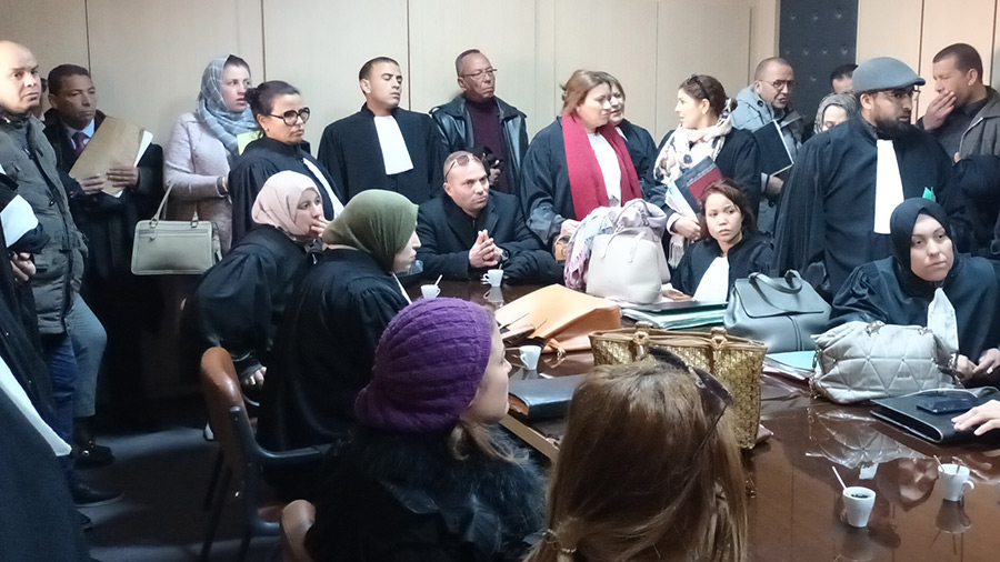 محامو القصرين يحتجون ويهددون بالإضراب المفتوح محامو القصرين يحتجون ويهددون بالإضراب المفتوح