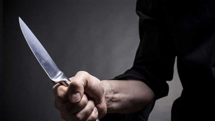بسبب فتاة..وكيل مقهى بالقنطاوي يتعرض لطعنتين على يد شخصين بسبب فتاة..وكيل مقهى بالقنطاوي يتعرض لطعنتين على يد شخصين