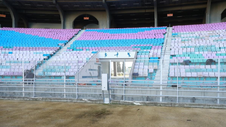 وزير الرياضة يعاين أشغال تركيب الكراسي في ملعب رادس وزير الرياضة يعاين أشغال تركيب الكراسي في ملعب رادس