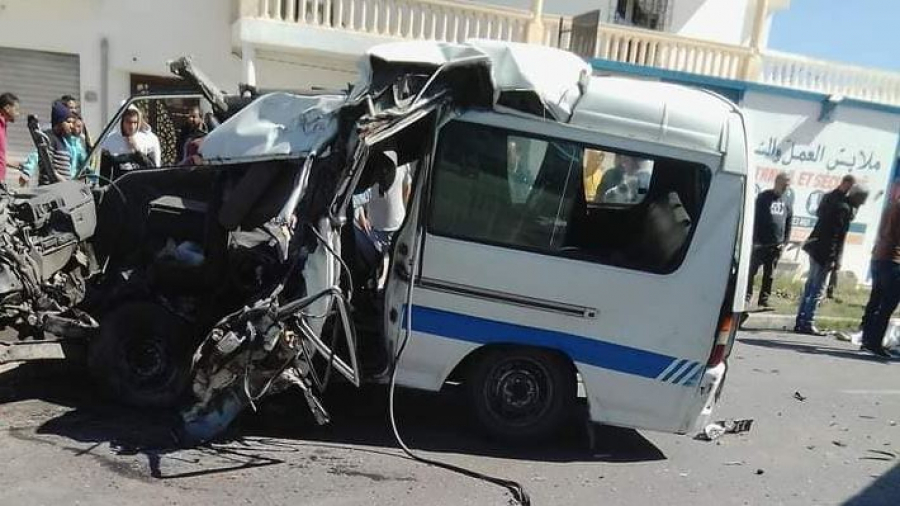 سيدي بوعلي: ثلاثة قتلى في اصطدام سيارة أجرة بشاحنة سيدي بوعلي: ثلاثة قتلى في اصطدام سيارة أجرة بشاحنة