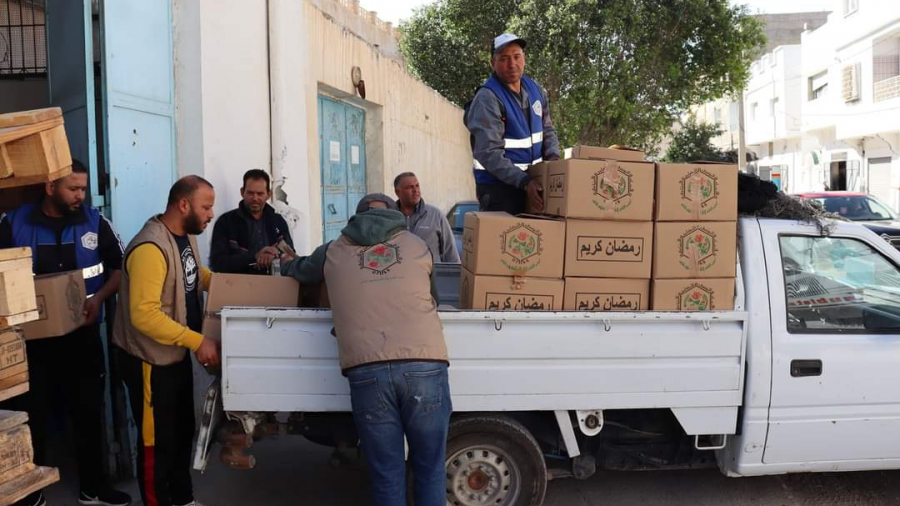 القيروان: توزيع قفة رمضان والطرود الغذائية على العائلات محدودة الدخل القيروان: توزيع قفة رمضان والطرود الغذائية على العائلات محدودة الدخل