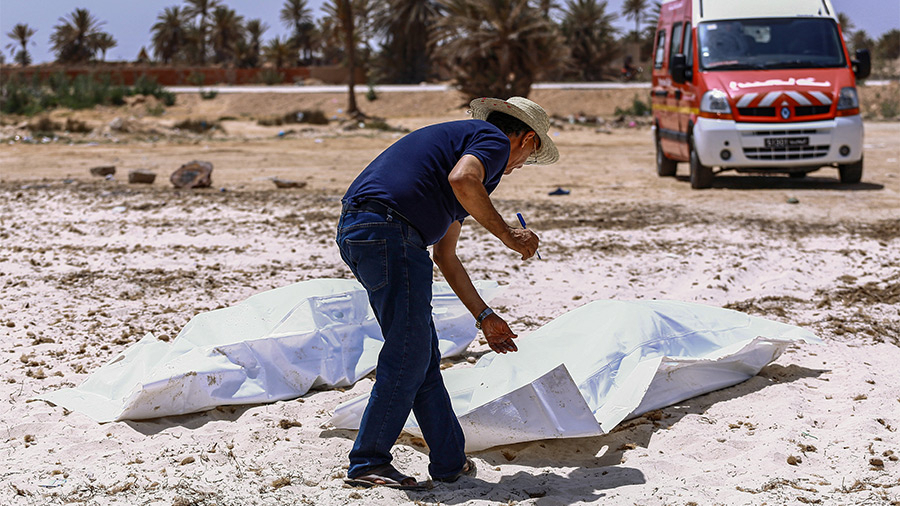رائحة الموت تنبعث من سواحل تونس..الحرقة تحصد أرواح 58 شخصا في يومين