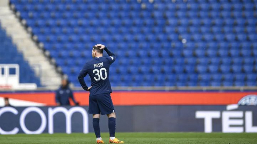 لا جراية ولا تدريبات ولا مباريات.. البي آس جي يُعاقب ميسي