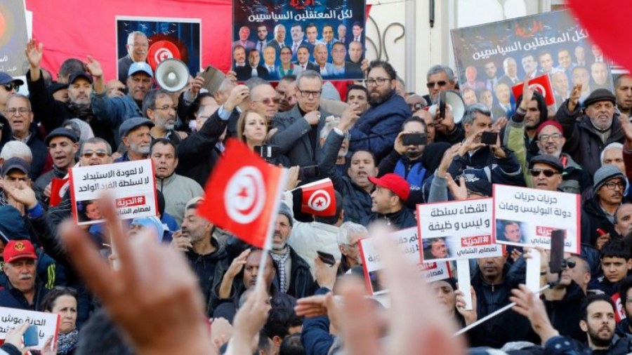 عائلات السياسيين الموقوفين تلجأ للمحكمة الإفريقية لحقوق الإنسان عائلات السياسيين الموقوفين تلجأ للمحكمة الإفريقية لحقوق الإنسان