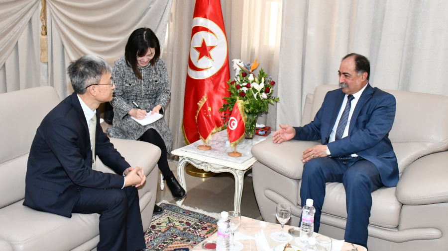 التعاون في المجال الأمني محور لقاء وزير الداخلية بالسفير الصيني التعاون في المجال الأمني محور لقاء وزير الداخلية بالسفير الصيني