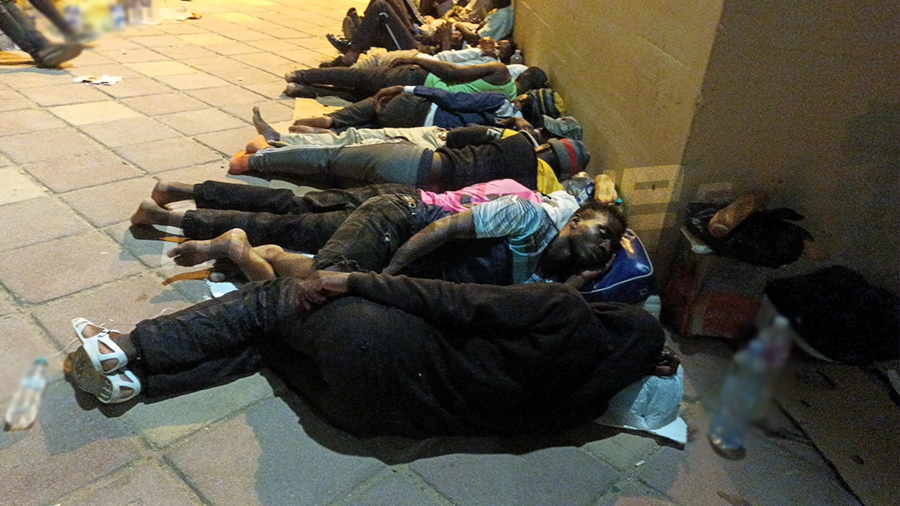 صفاقس: نحو التمديد في فترة تقديم مساعدات الإعاشة للمهاجرين العالقين