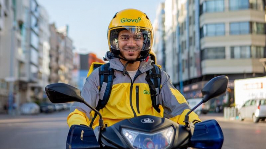 Glovo  تطلق برنامجها  التعهد بأعوان التوصيل  في تونس