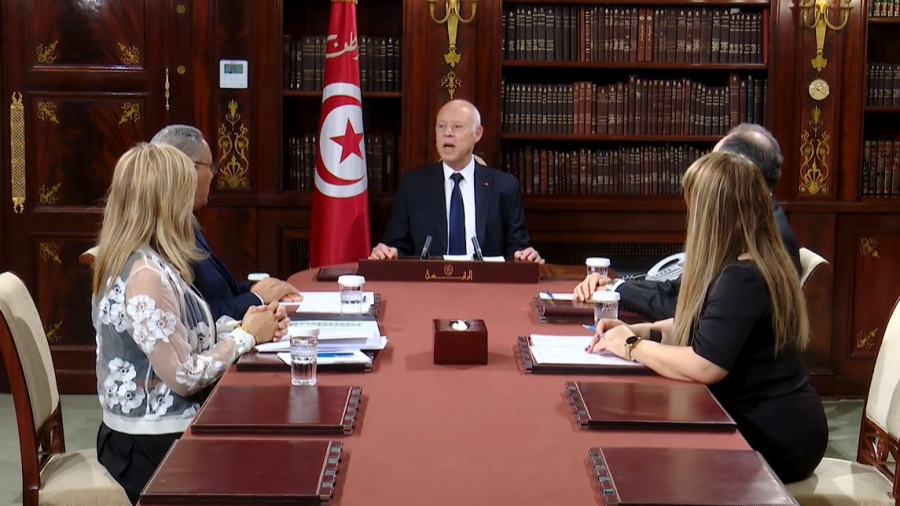 سعيد: باعوا كل المرافق العمومية.. حتّى النقل أصبح مخلا بالكرامة