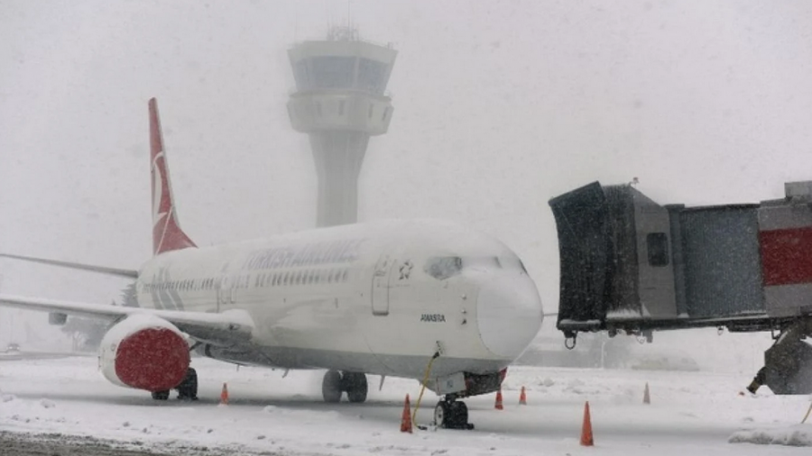 La neige met à l'arrêt l'aéroport d'Istanbul aéroport d'Istanbul