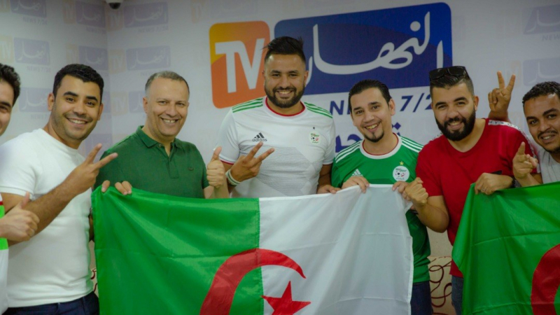 Les journalistes algériens portent le maillot des Verts algériens