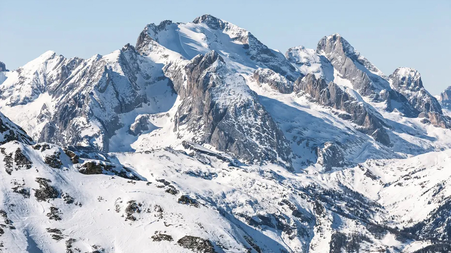 Un glacier s'effondre dans les Alpes italiennes: au moins 6 morts Alpes italiennes