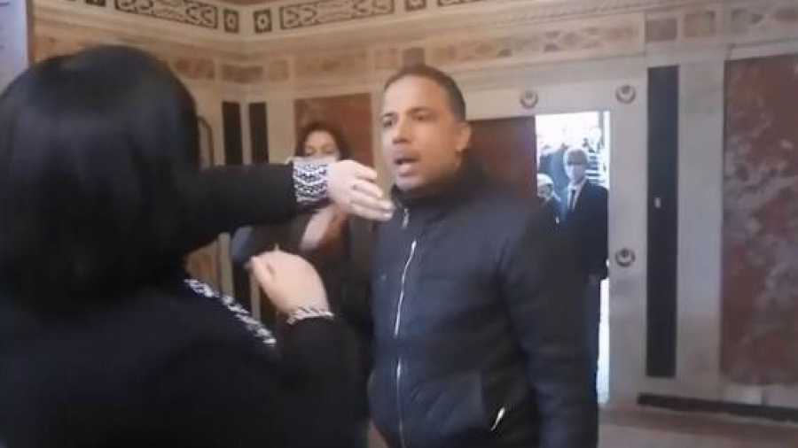 Après Sahbi Smara, Seifeddine Makhlouf agresse Abir Moussi Après Sahbi Smara, Seif Eddine Makhlouf agresse Abir Moussi