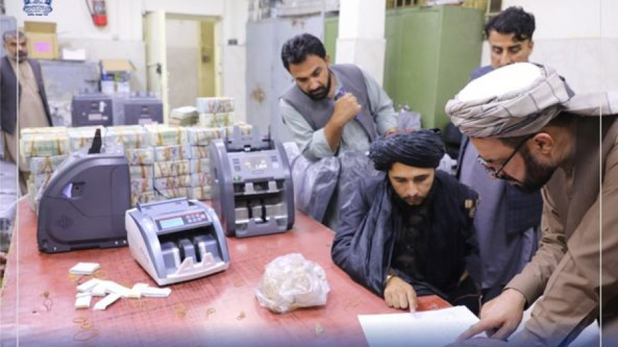 12,3 millions de dollars chez d'anciens responsables afghans argent