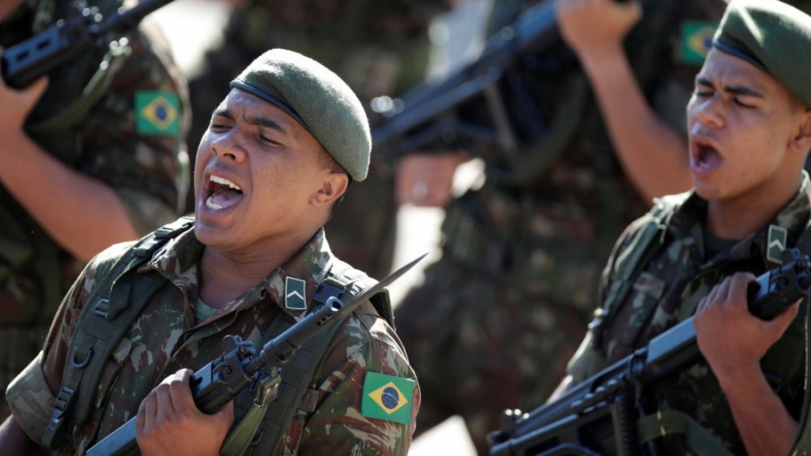 Brésil: Lula fait du ménage dans l’armée armée brésilienne