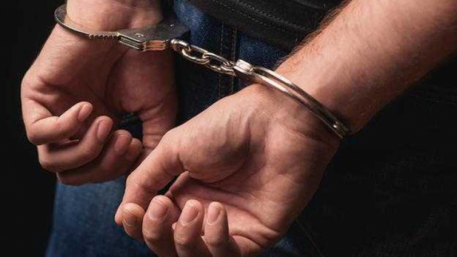 Quatre personnes, dont un ex-joueur, arrêtées pour agression sexuelle arrestation