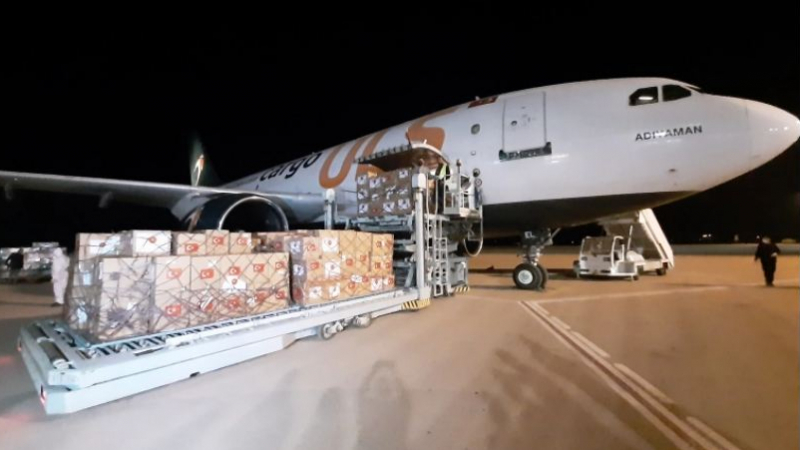 Atterrissage d'un avion chargé d'aides médicales turques 