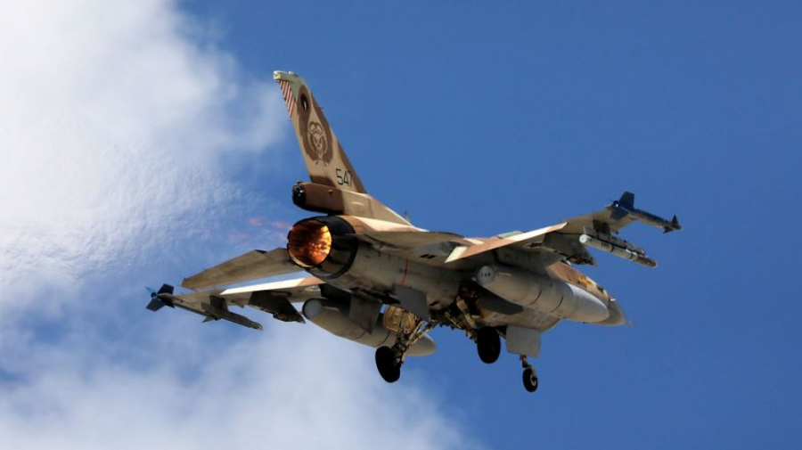 L'armée d'Israël frappe l'aéroport d'Alep avion de chasse