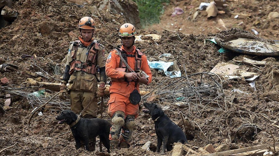 Brésil: Le bilan des morts s'alourdit à Petropolis