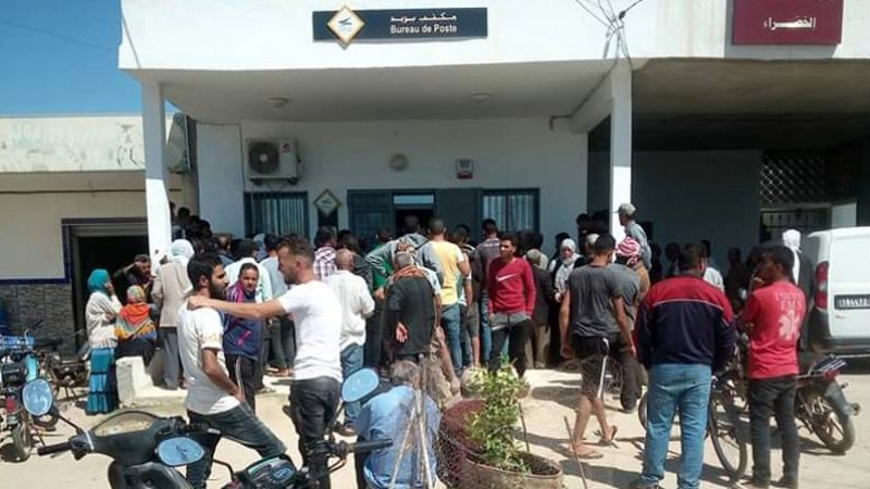 Kairouan: Encombrement et chaos devant les bureaux de poste bureau de poste